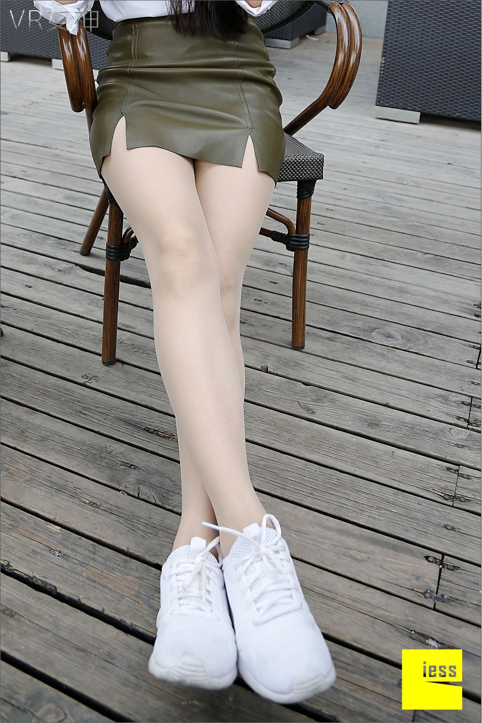 [IESS]异思趣向 女主播SASA 白球鞋的丝足梦游